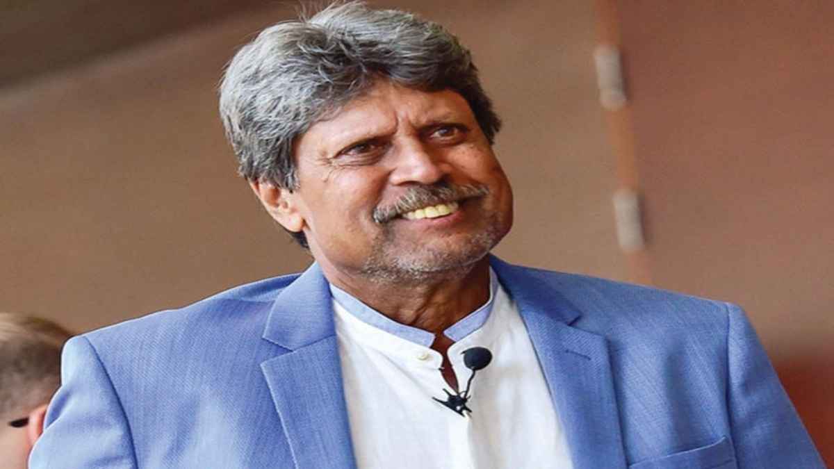 Watch Video: 'गुलाबी आंखें' गाने पर Kapil Dev का पत्नी के साथ डांस