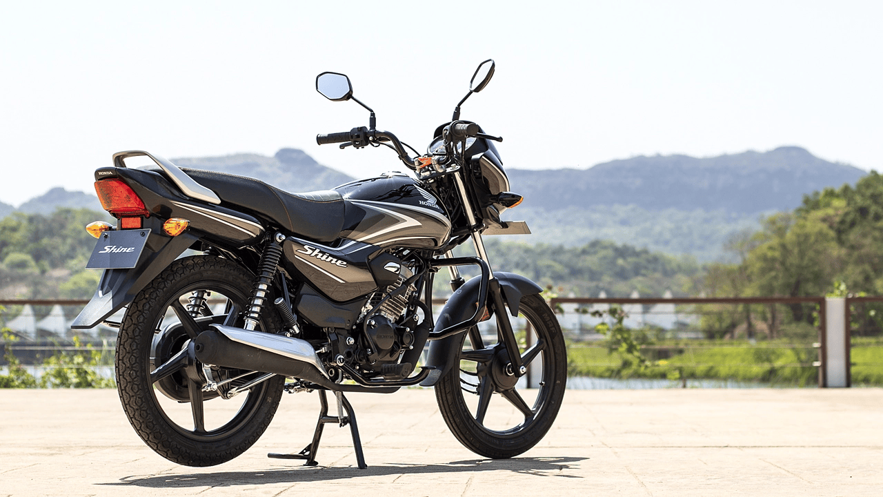 फुल टैंक में 585km दौड़ेगी Honda की ये बाइक, कीमत 66900 से शुरू