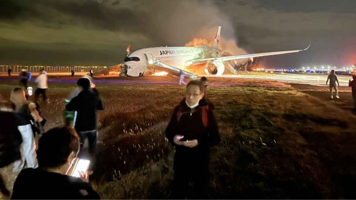 japan airlines fire broke out in Haneda airport