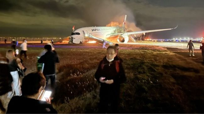 japan airlines fire broke out in Haneda airport