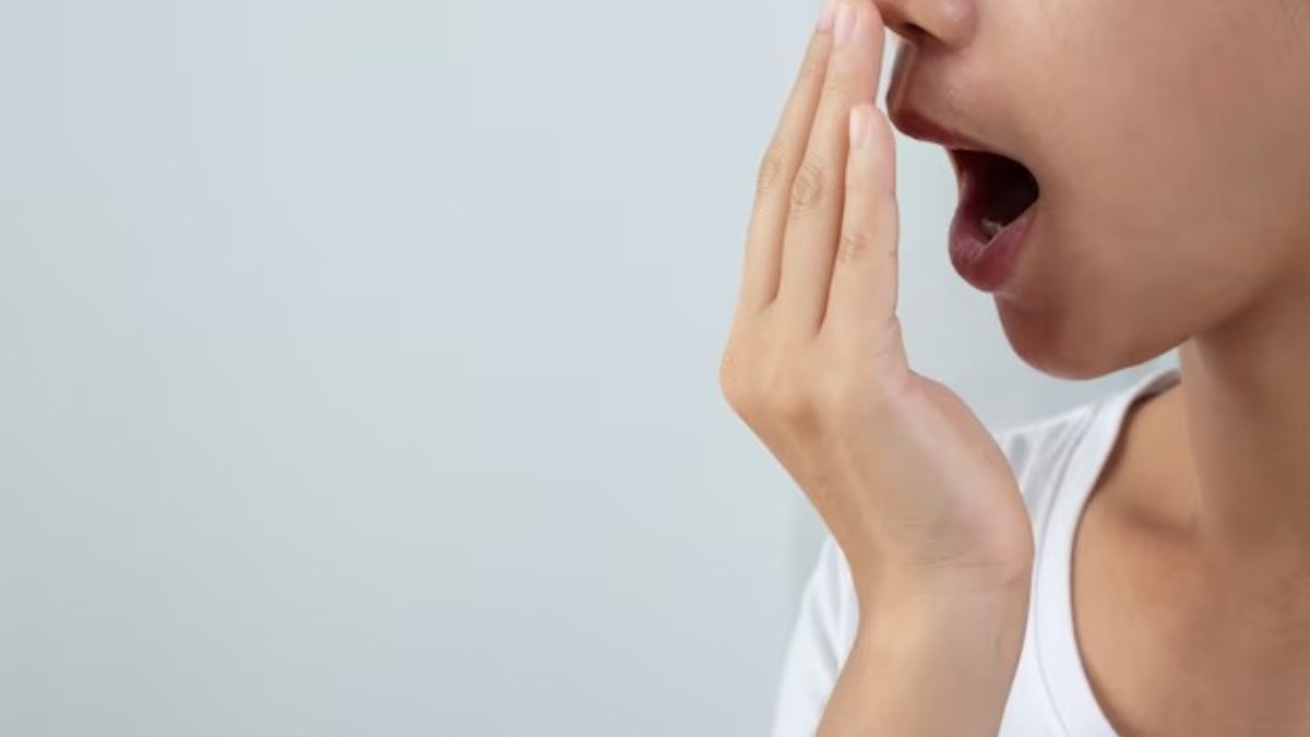 mouth smell causes