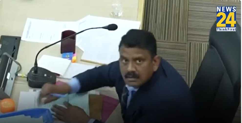 Video: चंडीगढ़ मेयर चुनाव में धांधली के आरोपों से घिरे अनिल मसीह पर कार्रवाई, इस पद से हटाए गए