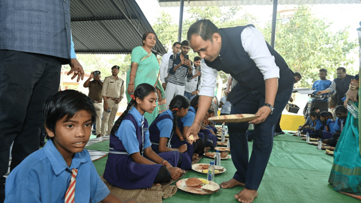 कलेक्टर-एसपी ने छात्रों के साथ बैठकर खाया खाना, अब बच्चों को मिलेगी और पौष्टिक खुराक