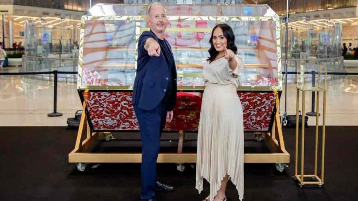 कौन हैं भारतीय कपल, जिसने दुबई में जीती 34 करोड़ की लॉटरी