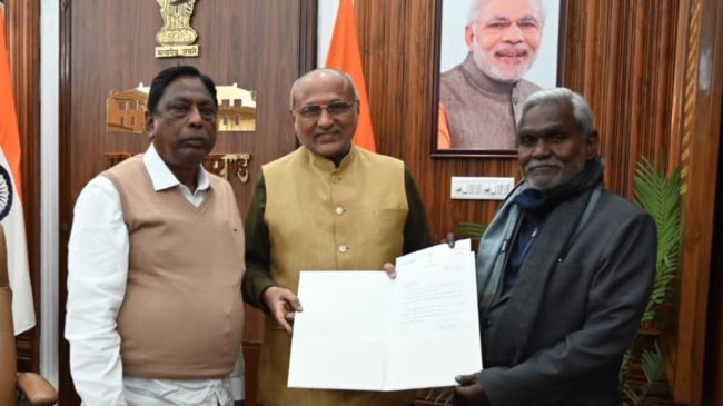 Champai Soren reached Raj Bhavan