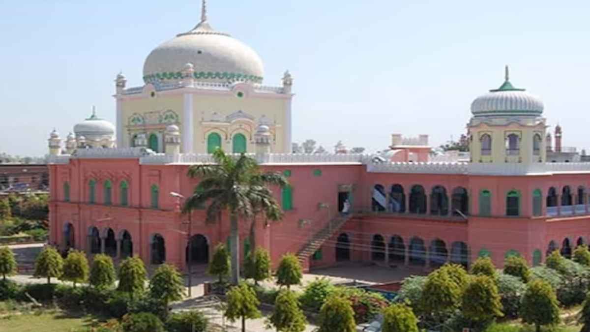 किस फतवे पर घिरा दारुल उमूल देवबंद? बाल आयोग ने FIR के दिए निर्देश