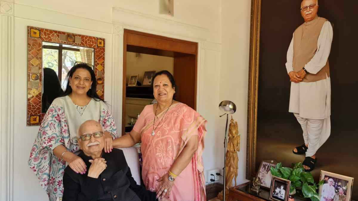 'मां की बड़ी याद आ रही है', पिता LK आडवाणी को मिला भारत रत्न तो क्या बोलीं बेटी