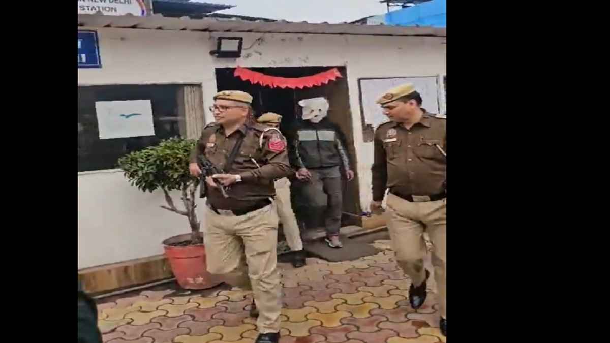दिल्ली में लश्कर का आतंकी गिरफ्तार, LOC के पार से आता था गोला-बारूद और हथियार
