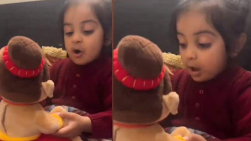 Little Girl Talk With Lord Hanuman