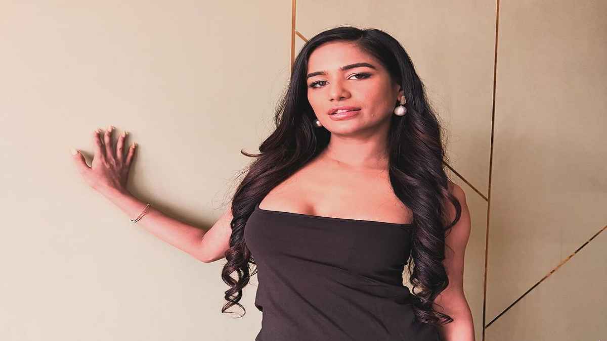 जिंदा होने के बाद क्यों ट्रेंड हो रही #PoonamPandey, यूजर्स ने बिहार की राजनीति से जोड़े कमेंट