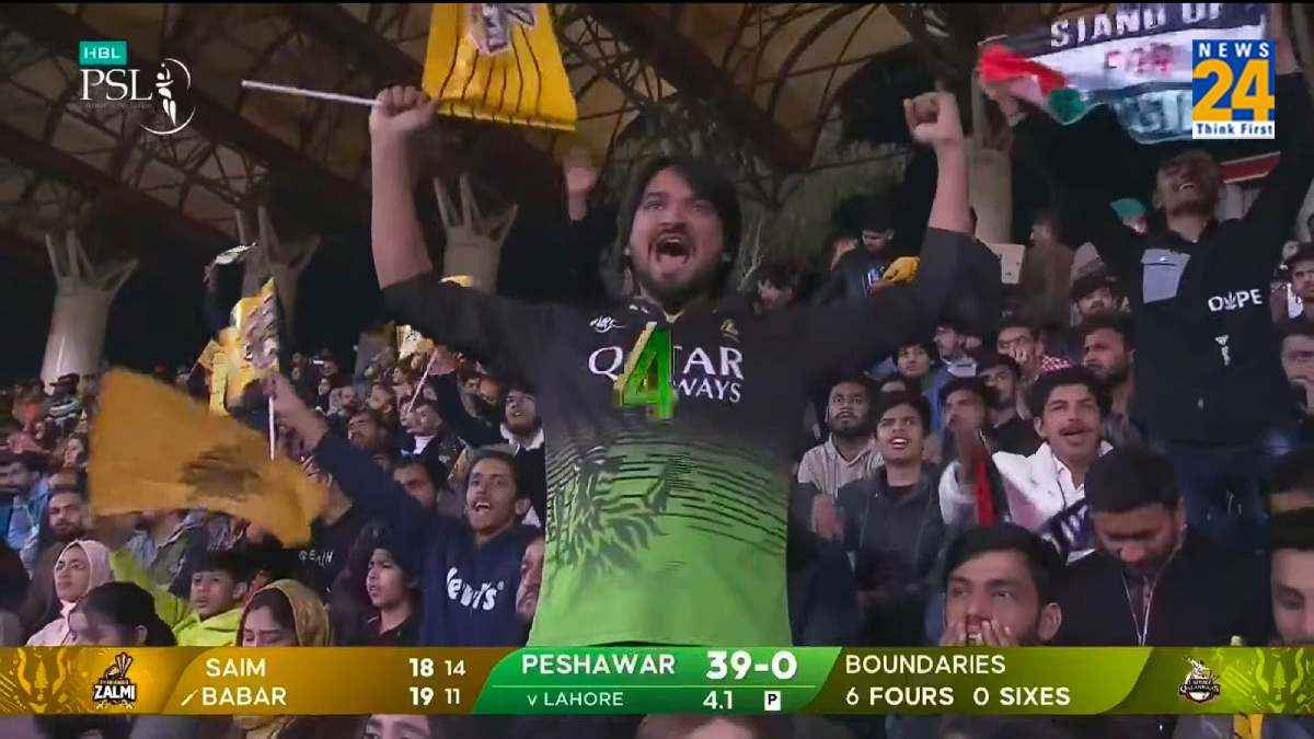 IPL 2024: 'ये जलवा है आरसीबी का', पाकिस्तान में भी RCB का क्रेज, PSL के दौरान स्टेडियम में दिखे फैन