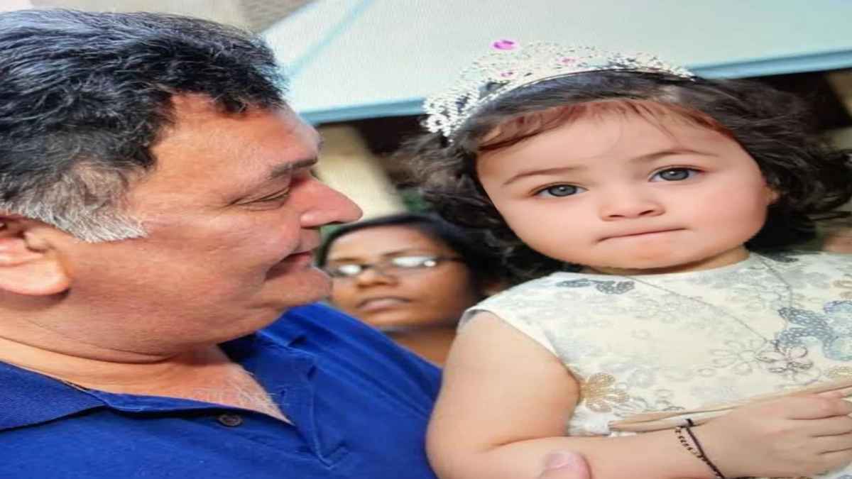 दादा ऋषि कपूर की गोद में दिखीं नन्ही राहा? जानें वायरल हो रही इस अनदेखी तस्वीर का सच
