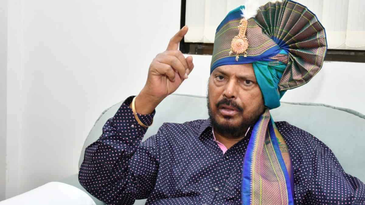 महाराष्ट्र सीएम फेस पर सस्पेंस खत्म! केंद्रीय मंत्री ने क्यों 2 और 4 कदम पीछे हटने की कही बात