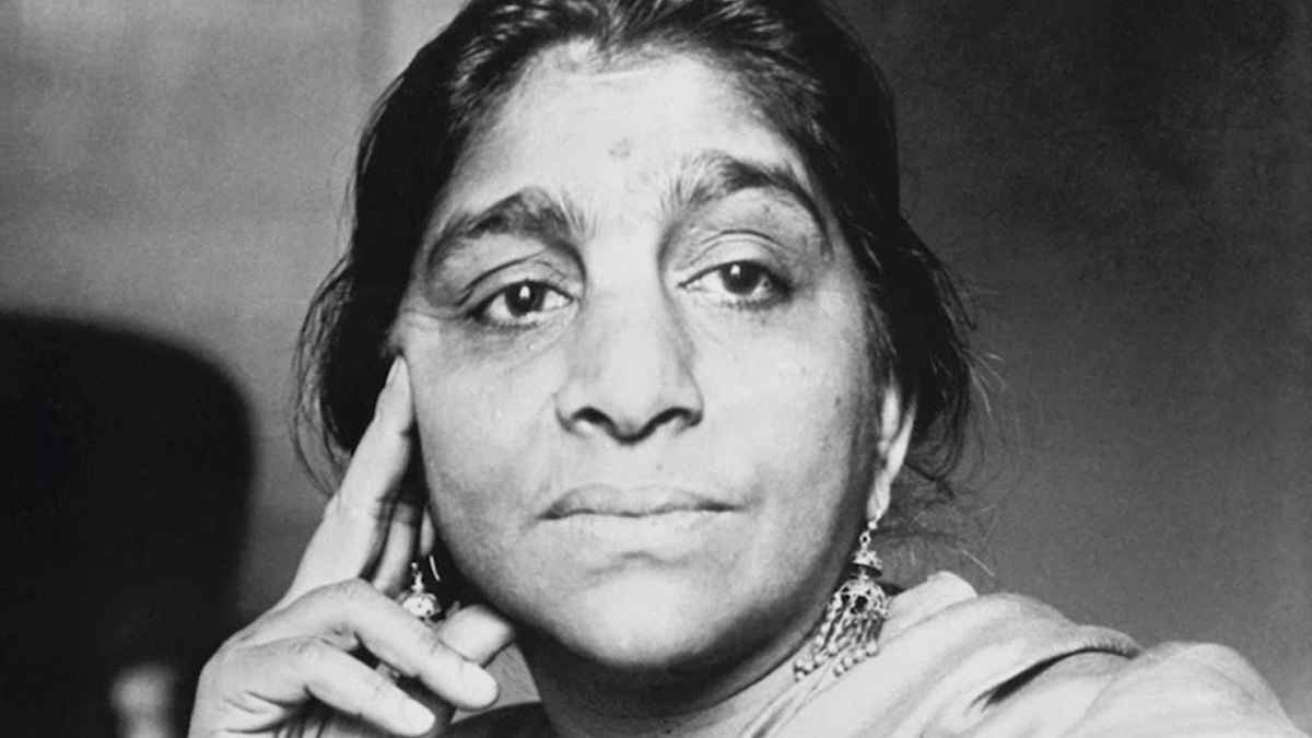 रूढ़िवादी बंधन तोड़ आगे बढ़ती रहीं और खूब नाम कमाया, पढ़ें Sarojini Naidu की जिंदगी के प्रेरक किस्से