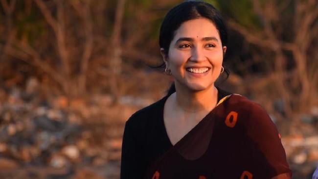 Panchayat Actress Aanchal Tiwari Viral Video