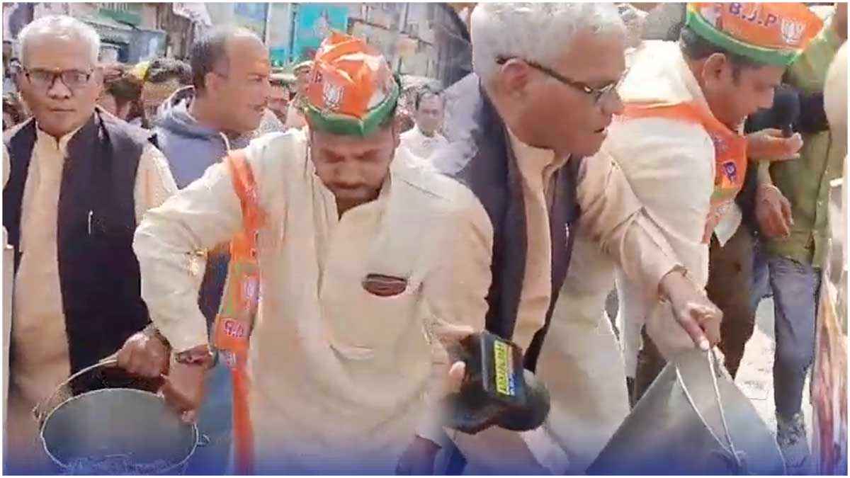BJP workers washed Godowlia Nandi Chauraha Kashi