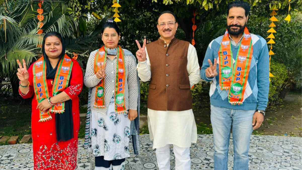 चंडीगढ़ में हुआ 'खेला', AAP के तीन पार्षद BJP में शामिल