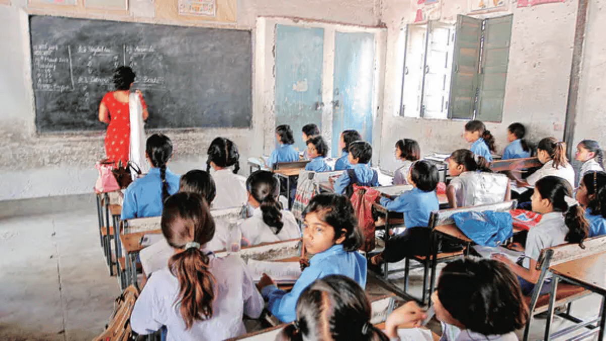 लापरवाही बरत रहीं थीं प्रिंसिपल और 6 टीचर, हो गईं सस्पेंड