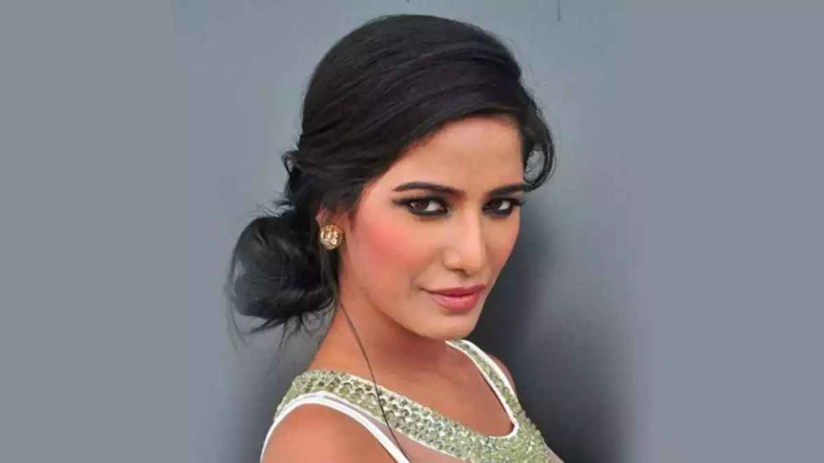Poonam Pandey Death poonam pandey strips after KKR win Wankhede Stadium
