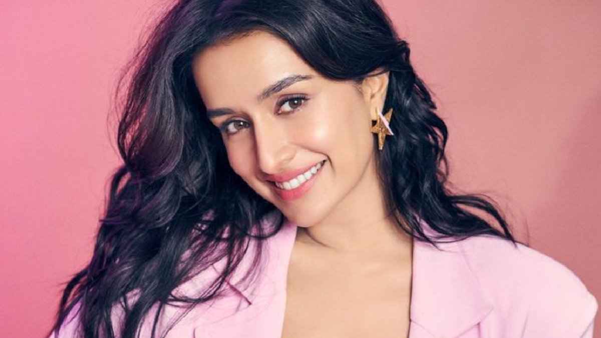 Valentine Week में Shraddha Kapoor को ऑन डिमांड मिली Kiss, किसको मिला लकी चांस?