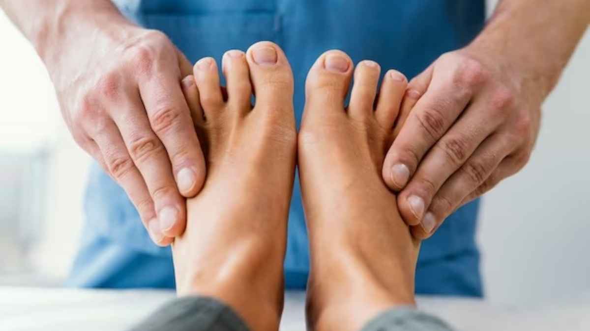 पैरों की छोटी-छोटी उंगलियां बता सकती हैं आपकी सेहत का हाल, इन लक्षणों को न करें इग्नोर