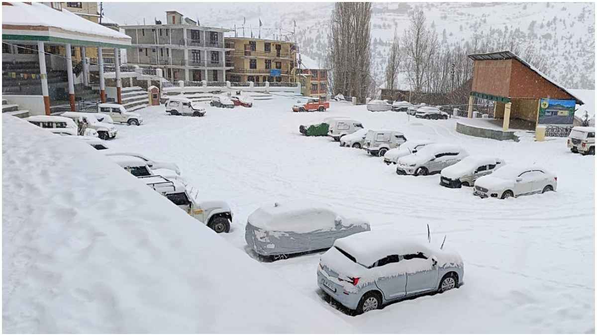 Weather Forecast: पहाड़ों पर भारी बर्फबारी, मैदान में बूंदाबादी; कैसा रहेगा मौसम का हाल