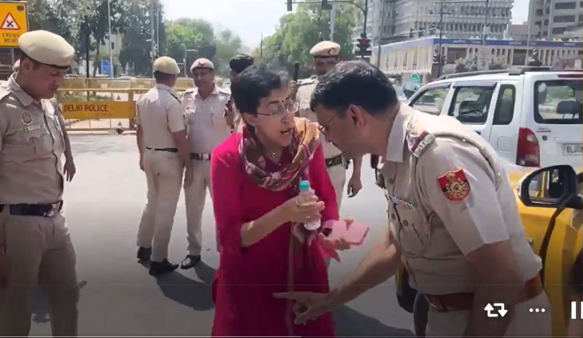 Atishi Marlena High Voltage Drama With Delhi Police