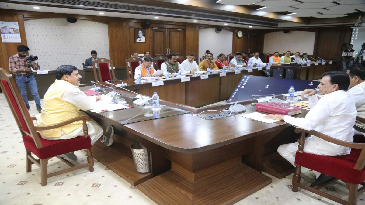 CM Mohan Yadav Cabinet Meeting Addressing