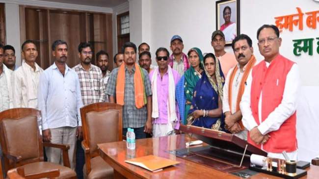 CM Vishnudev Sai meet Sadhram Yadav's family CM Vishnudev Sai meet Sadhram Yadav's family