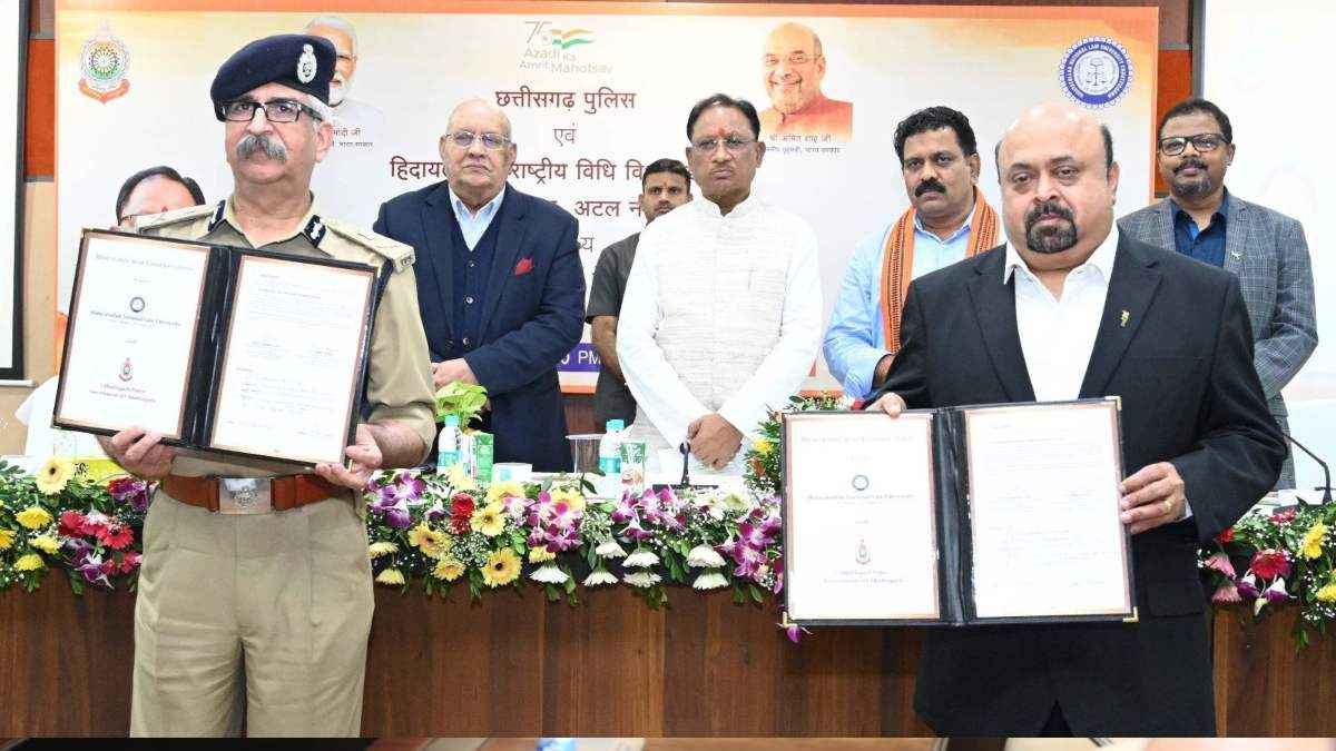 Chhattisgarh Police and Hidayatullah University Signed MoU