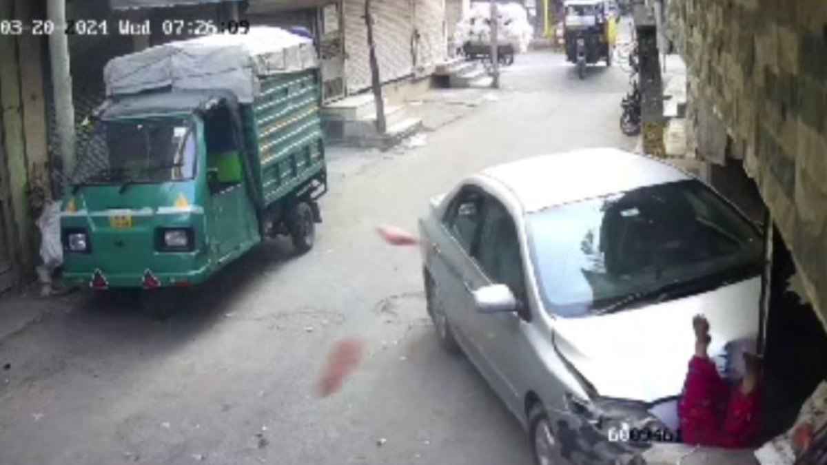 Delhi Geeta Colony Accident Video
