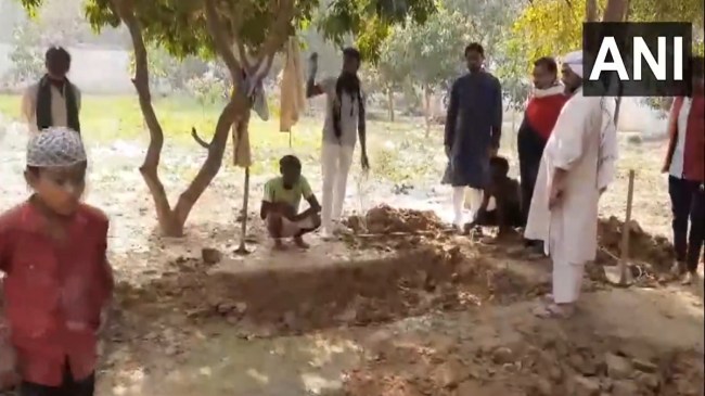 Mukhtar Ansari Grave in Ghazipur Kali Bagh Graveyard