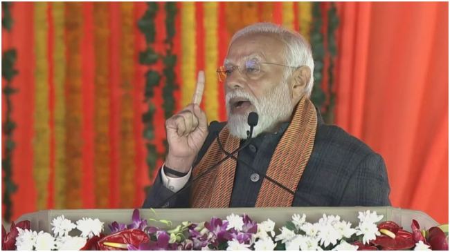 PM Narendra Modi addressing a rally in Srinagar
