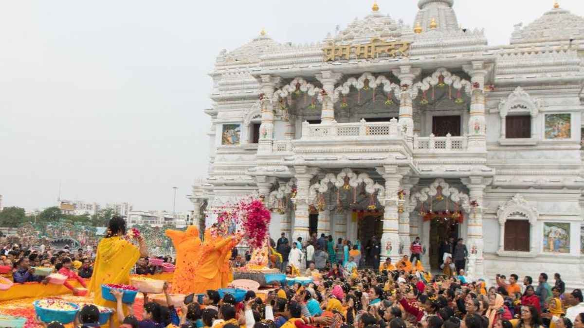होली मनाने वृंदावन आएं तो इस मंदिर में भी जाएं, मिलेगा श्रीकृष्ण का 'प्रेम', गोपियों की लीला