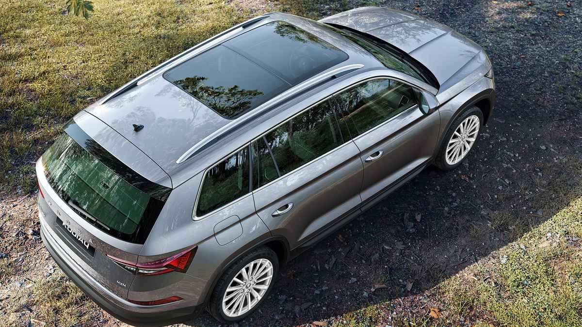 9 एयरबैग्स वाली ये SUV हुई 2 लाख रुपये सस्ती, Audi-BMW को देती है टक्कर