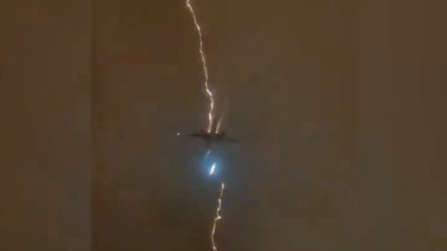 Sky Lightening Hits Plane Video Viral Sky Lightening Hits Plane Video Viral