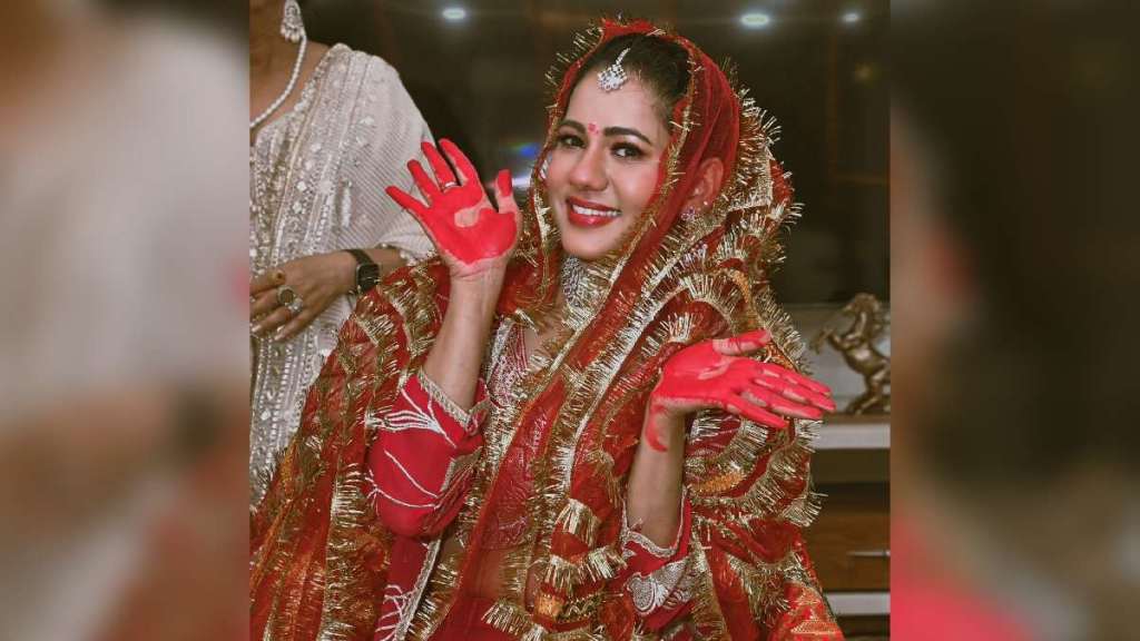 Kundali Bhagya एक्ट्रेस Twinkle Vasisht ने रचाई शादी, लिपलॉक करते हुए फोटो  वायरल - Kundali Bhagya Twinkle Vasisht wedding photo viral actress liplock  with husband