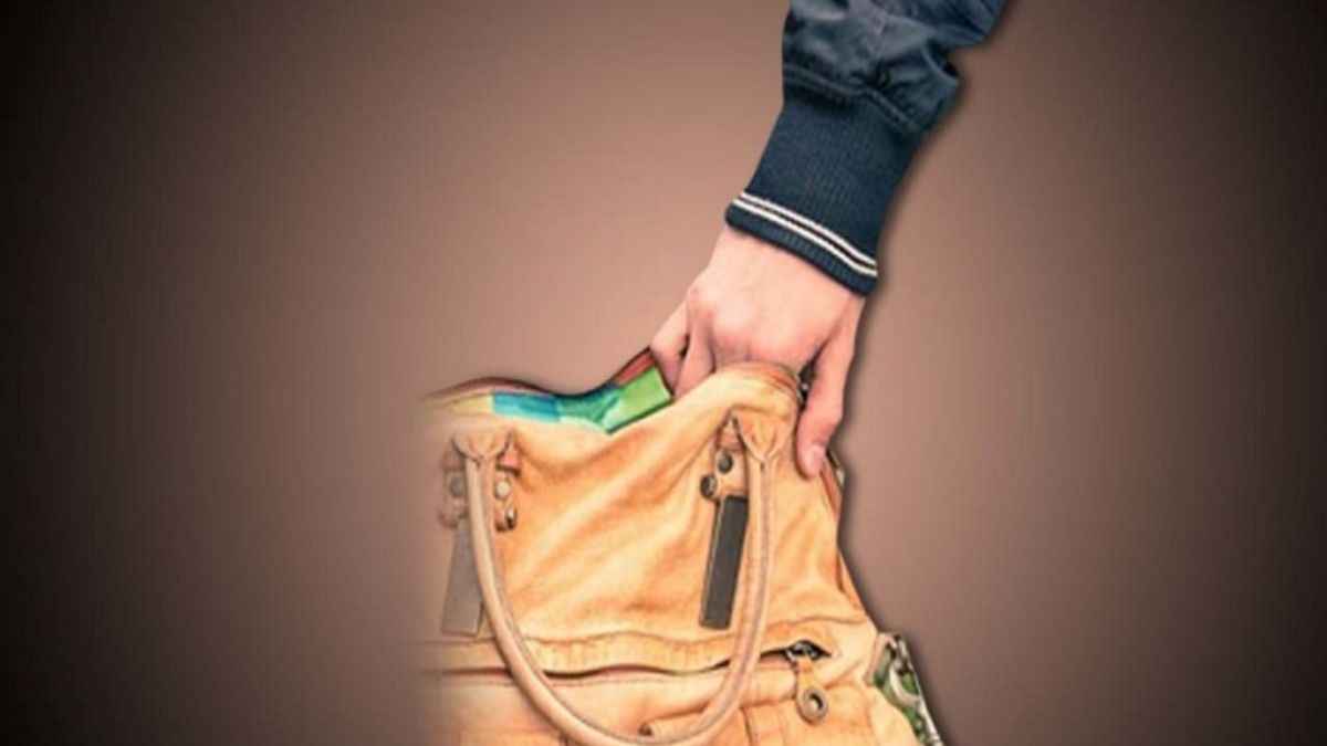 Pakistani boxer Zohaib Rasheed steals money from teammates bag