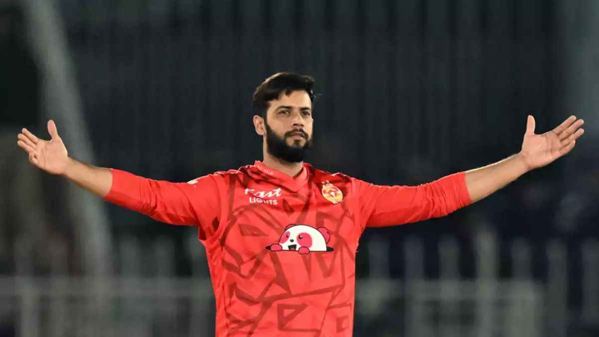 pakistan super league 2024 imad wasim cigarette smoking video