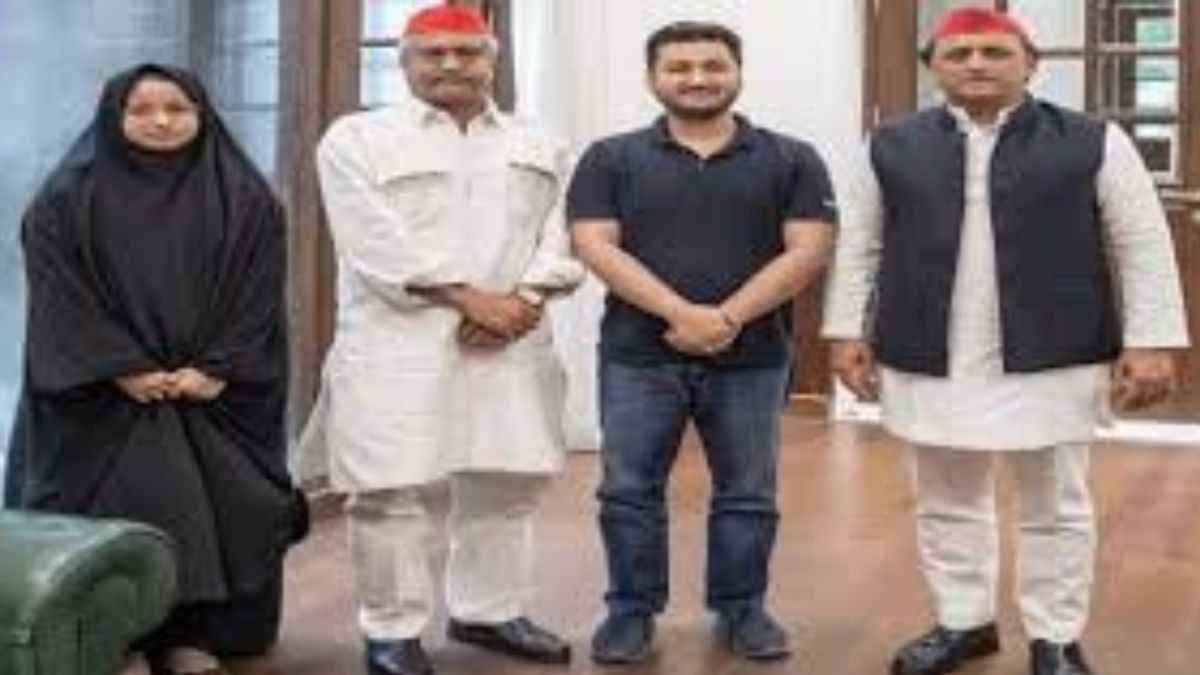 जावेद पंप कौन, जिसकी अखिलेश यादव संग तस्वीर वायरल, सियासी गलियारों में हलचल क्यों?