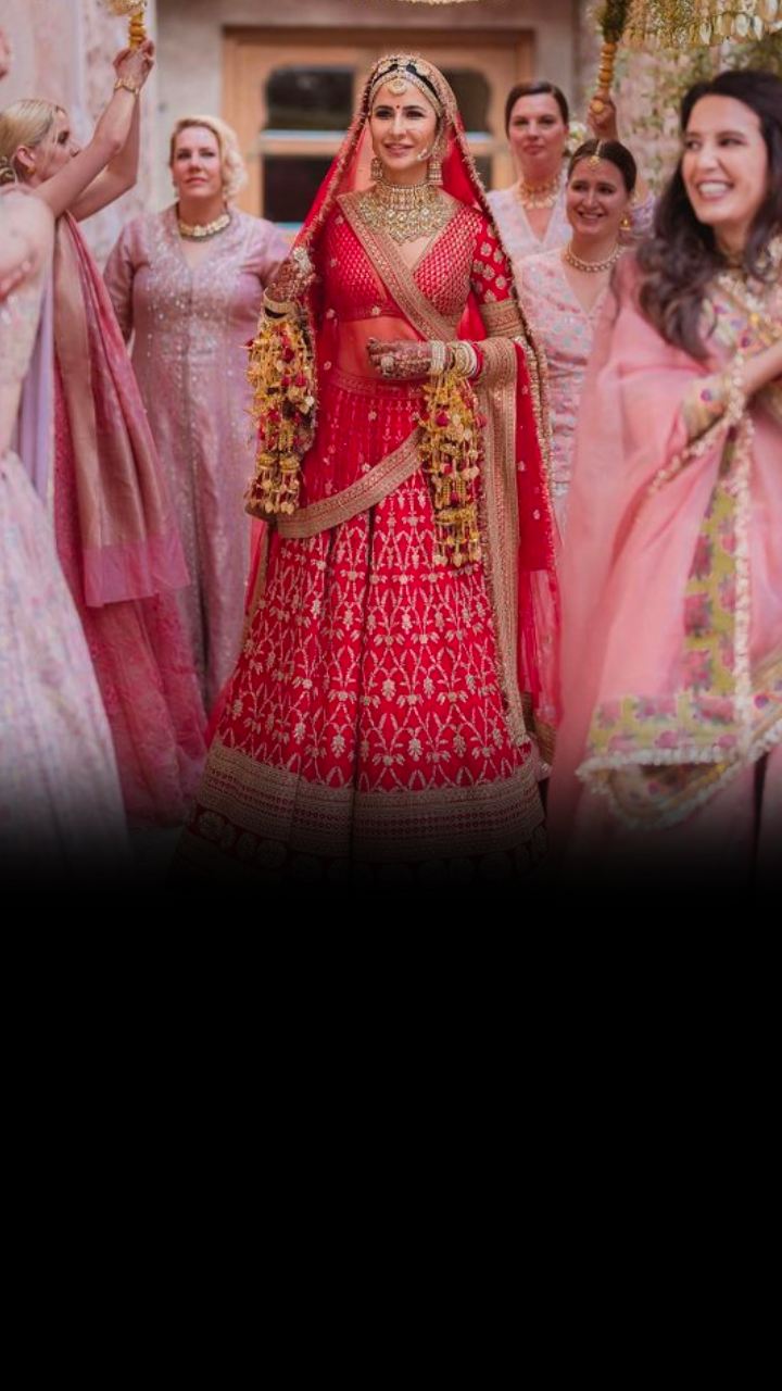 Bridal Lehenga Ideas: 20 नियॉन लहंगे उन मॉडर्न ब्राइड्स के लिए जो दिखना  चाहती हैं सबसे अलग | Neon Lehenga Inspiration For The Modern Brides