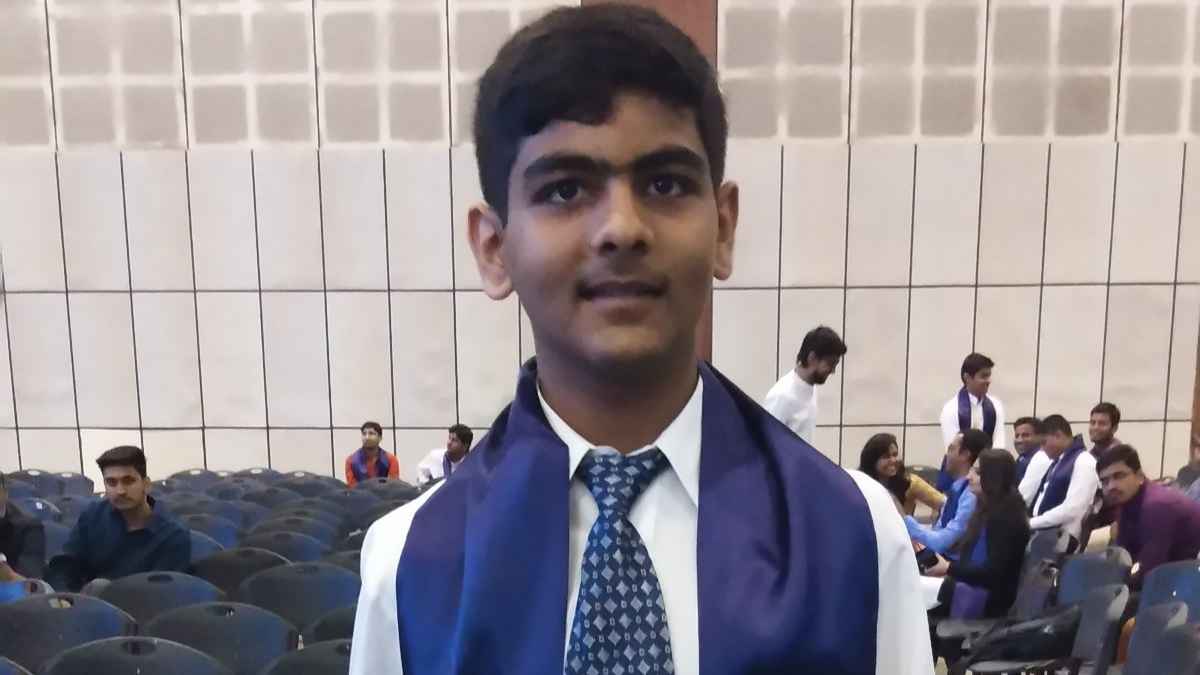 कौन हैं निर्भर ठाकर, 15 साल की उम्र में इंजीनियरिंग, 9 महीने में पास की ये क्लास