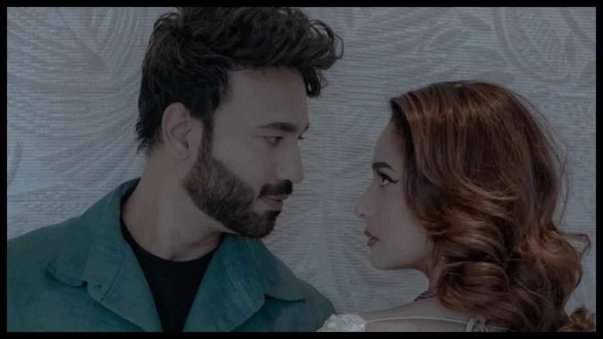 Ankita-Vicky ने बेडरूम से शेयर की तस्वीरें, एनिवर्सरी पर रोमांटिक हुआ कपल
