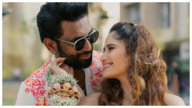 Arti Singh, Dipak Chauhan Arti Singh, Dipak Chauhan