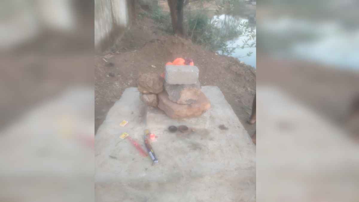 बजरंग बली की मूर्ति तोड़ी, जांजगीर चांपा में तनाव का माहौल, भड़के लोगों ने सड़क पर बैठकर किया कीर्तन