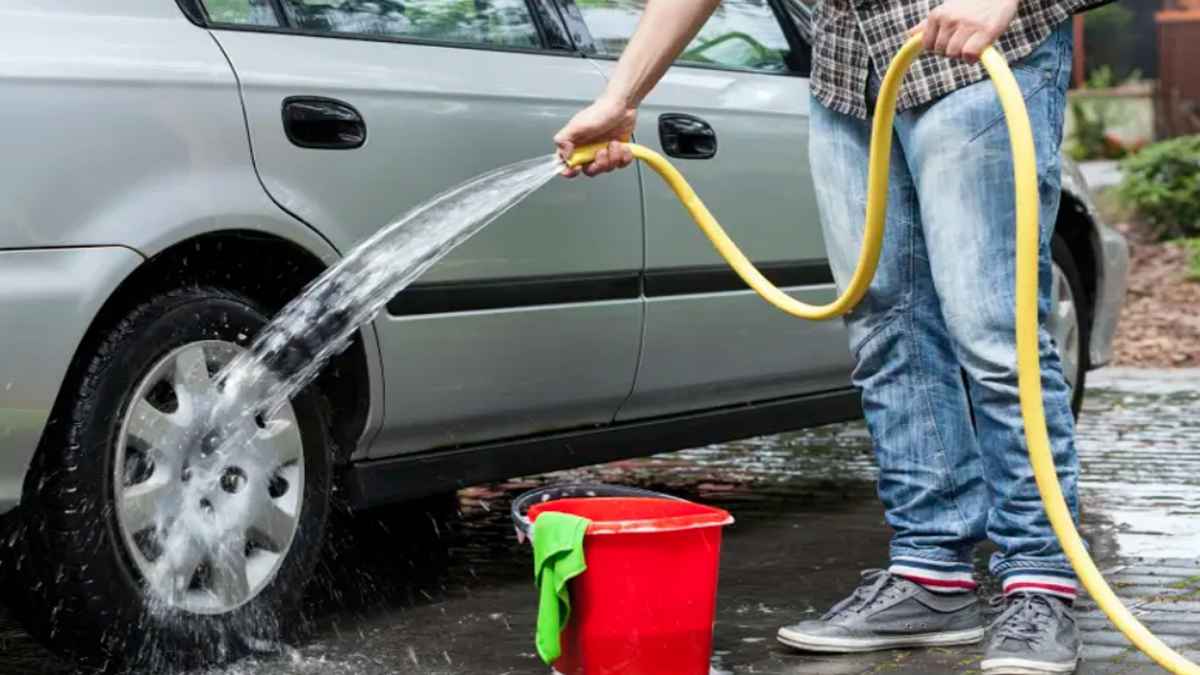 Car Wash करते समय कहीं आप तो नहीं करते ये गलतियां? हो जाएं सावधान