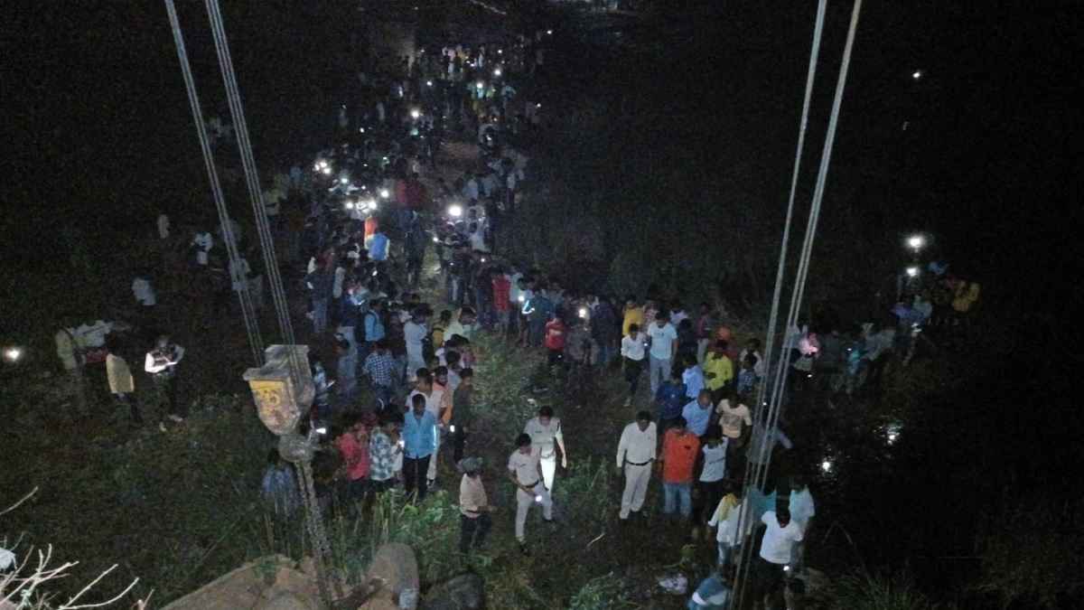 बिखरे शव, दर्द से चिल्लाते लोग; छत्तीसगढ़ में खदान में बस गिरने से 14 की मौत, घायलों के चौंकाने वाले खुलासे