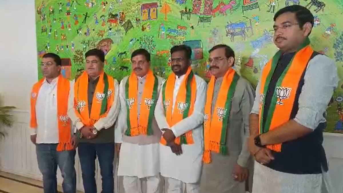 छिंदवाड़ा के मेयर विक्रम अहाके भाजपा में हुए शामिल, कांग्रेस ने खोया एक और बड़ा चेहरा