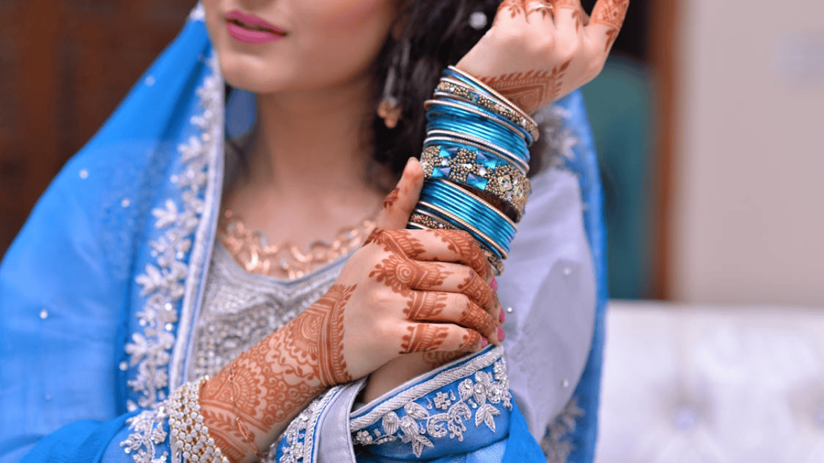 सास संग 'सुहागरात' मनाना चाहती है बहू, अश्लील वीडियो दिखा बनाती दबाव, थाने पहुंचा केस