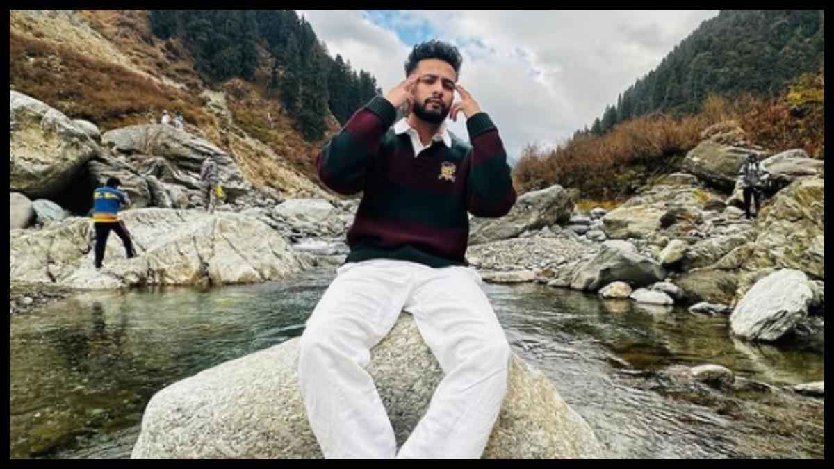 Elvish Yadav ने गले में सांप लपेटे हुए वीडियो पर तोड़ी चुप्पी, कहा- आप कह रहे हो जहर सप्लाई कर दिया...